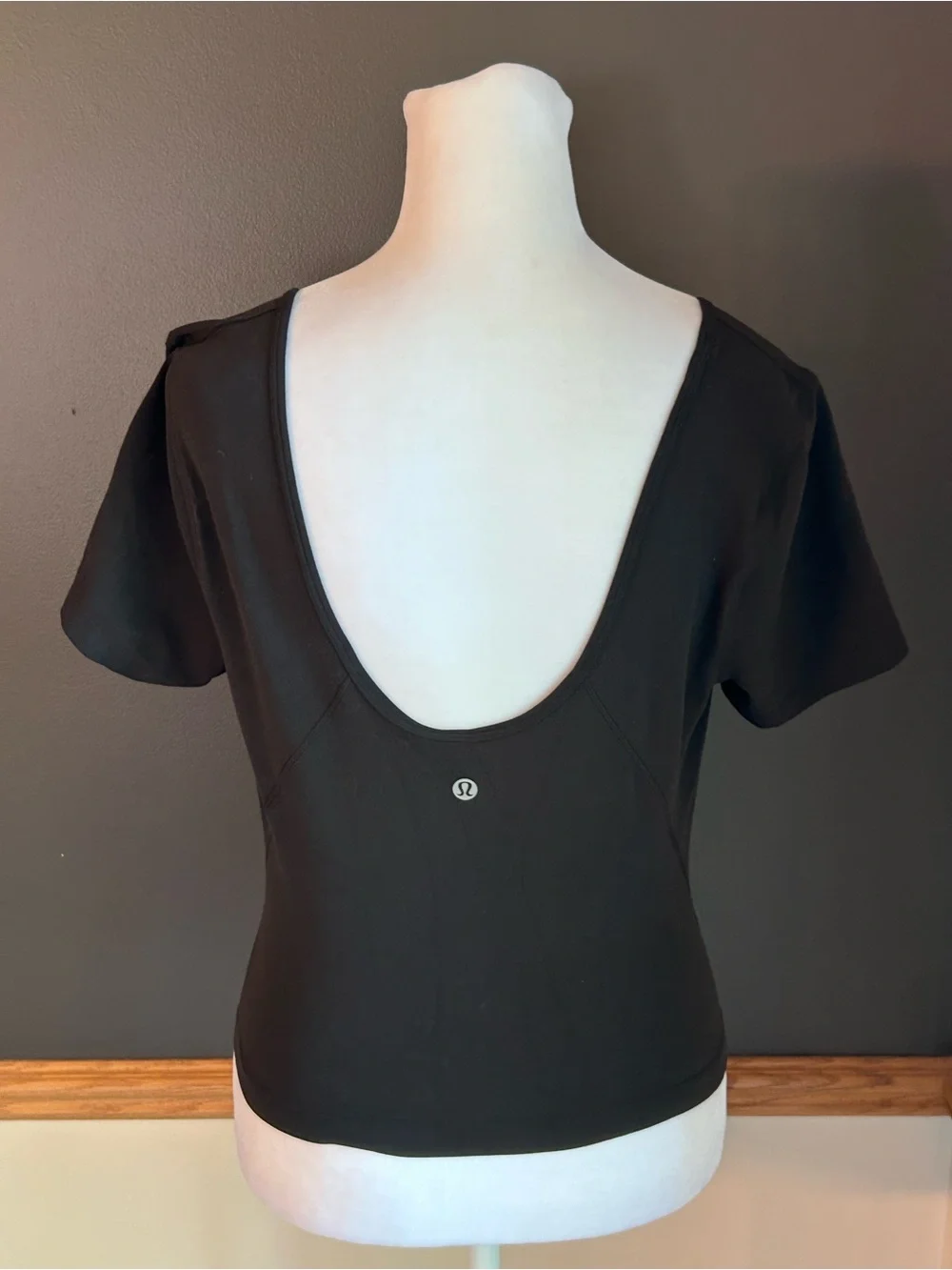 Lululemon Align T-Shirt Black Women’s Size 6 Cropped